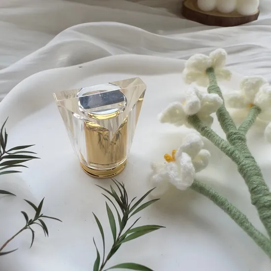 Produttori all'ingrosso di lusso oro copertura della spalla coperchio della bottiglia di profumo di plastica trasparente