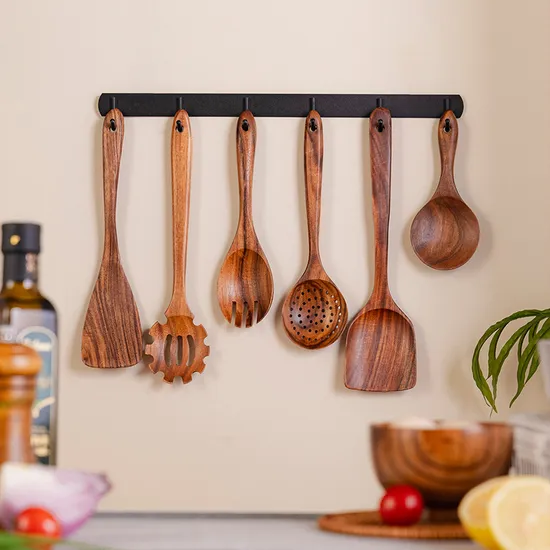 Set di 9 utensili da cucina in legno di teak naturale con poggia cucchiaio