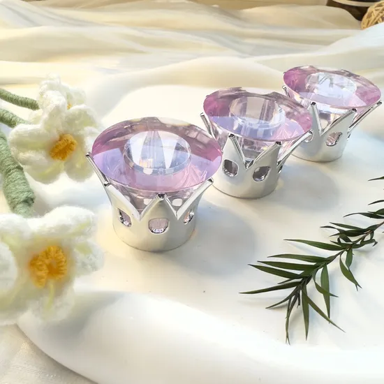 Produttori all'ingrosso di tappi per bottiglie di profumo di lusso con corona rosa, tappi per bottiglie di profumo in plastica